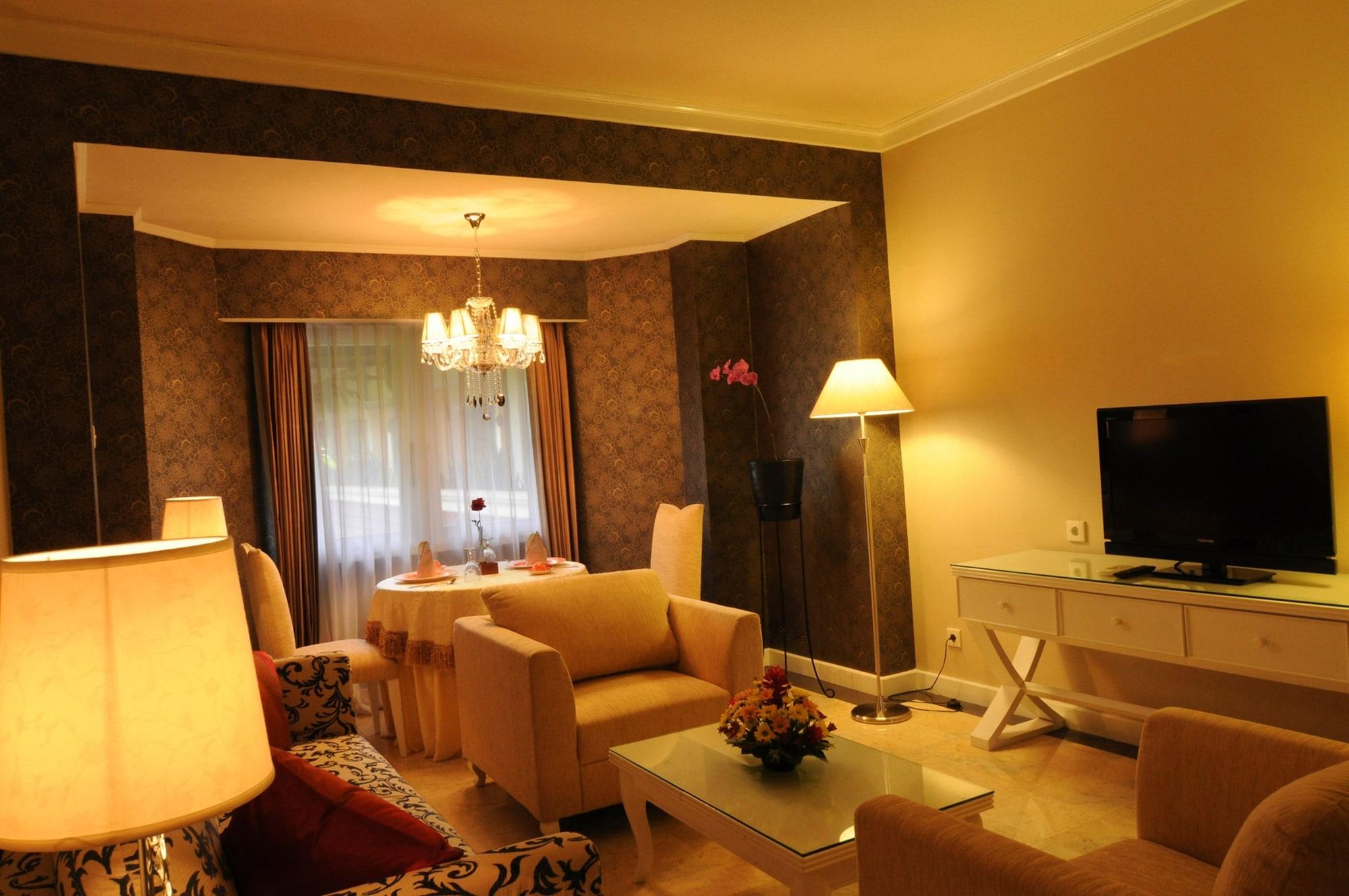 Grand Legi Hotel Mataram Kültér fotó