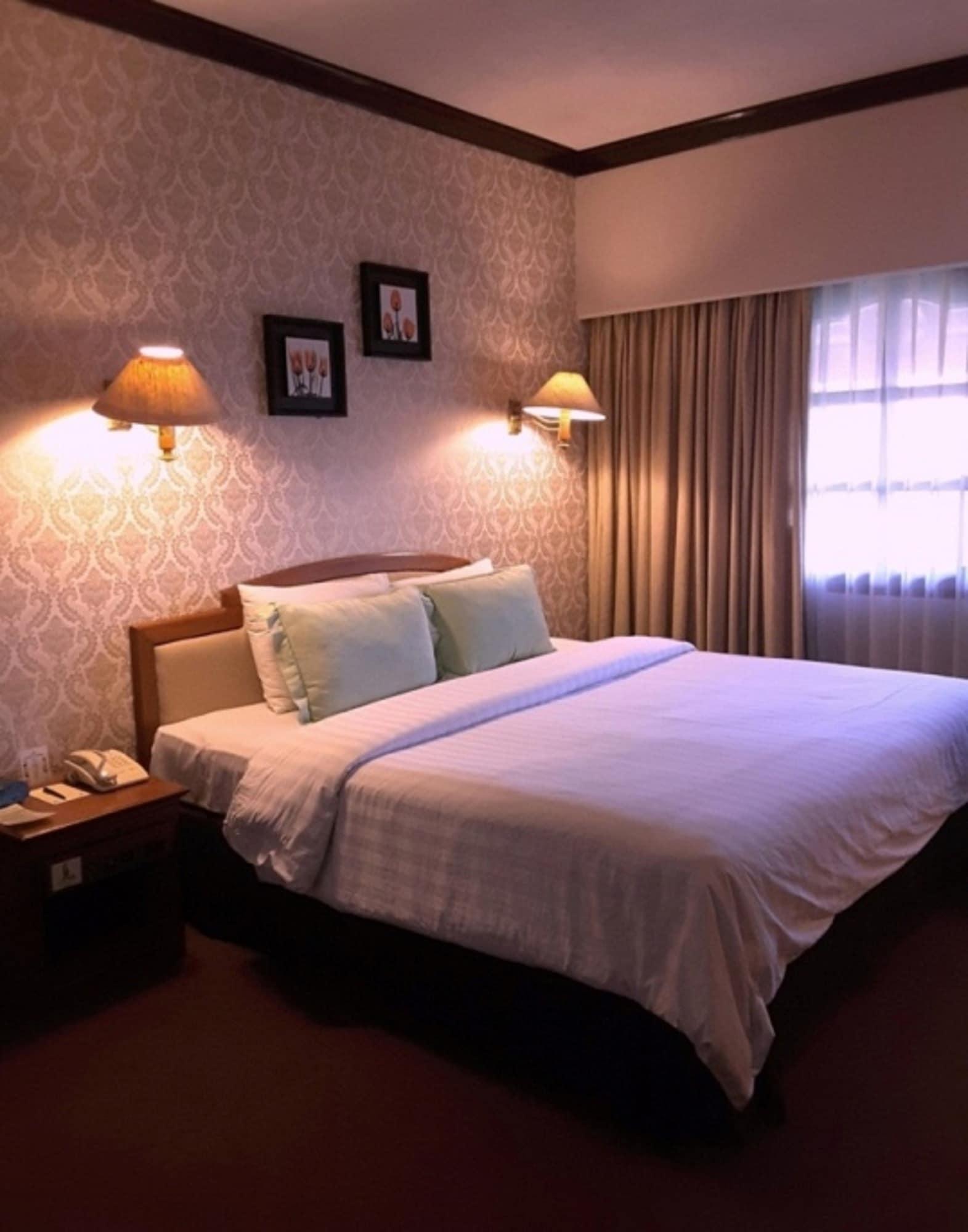 Grand Legi Hotel Mataram Kültér fotó