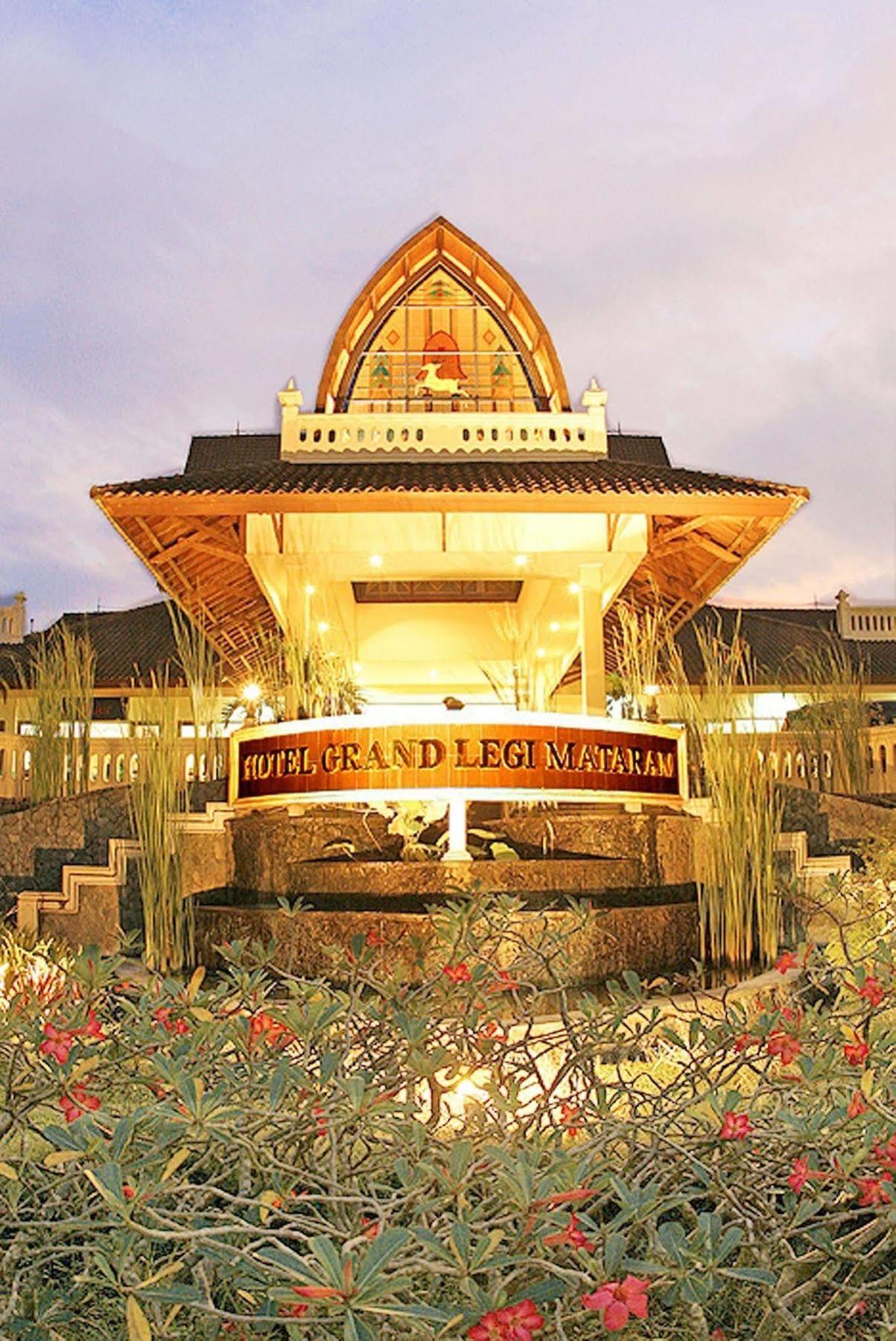 Grand Legi Hotel Mataram Kültér fotó