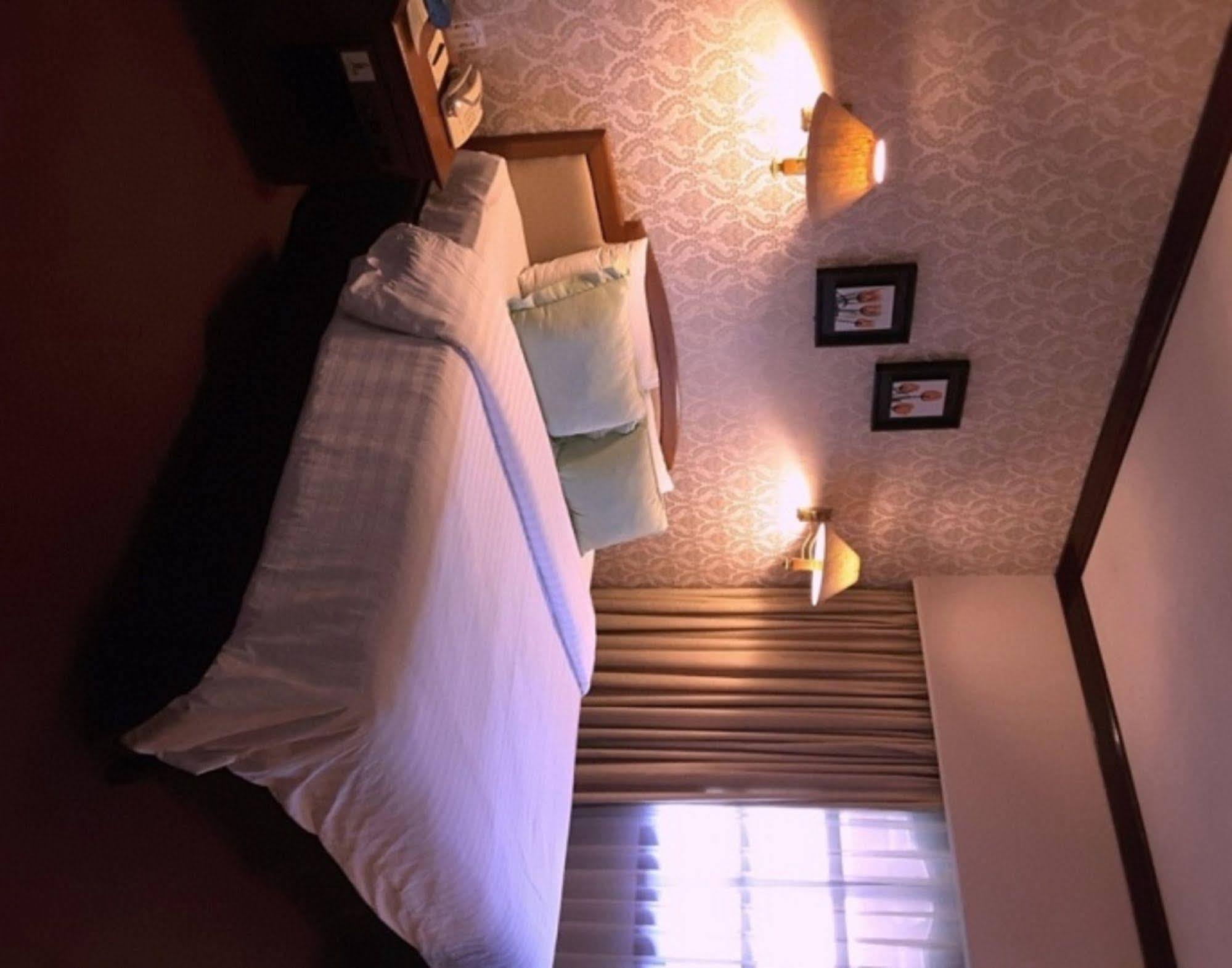 Grand Legi Hotel Mataram Kültér fotó