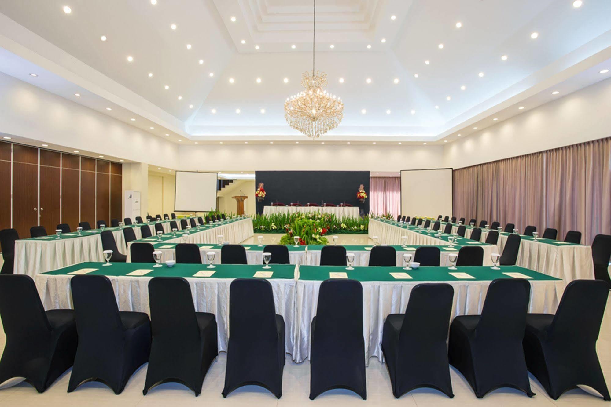 Grand Legi Hotel Mataram Kültér fotó