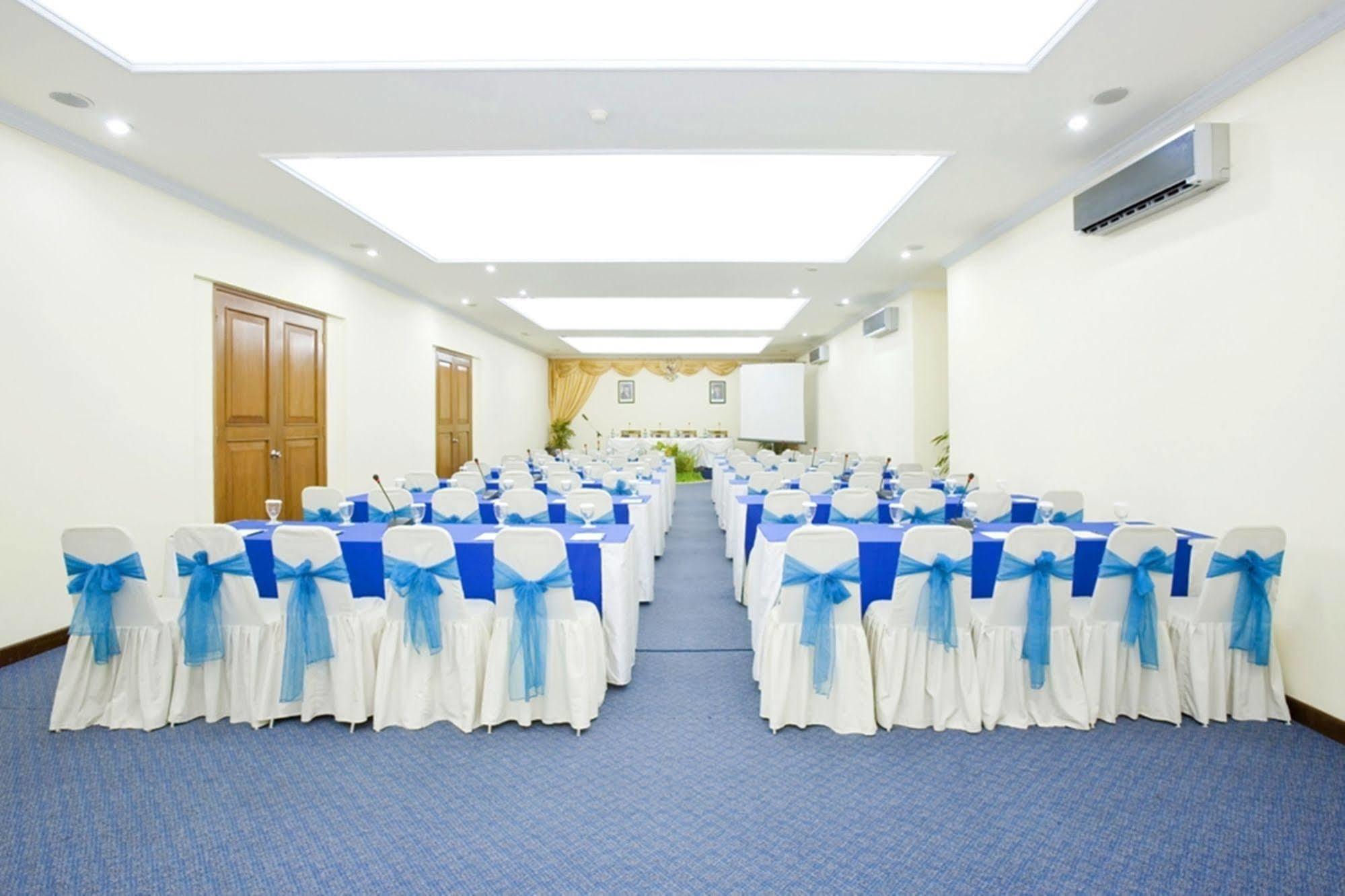 Grand Legi Hotel Mataram Kültér fotó