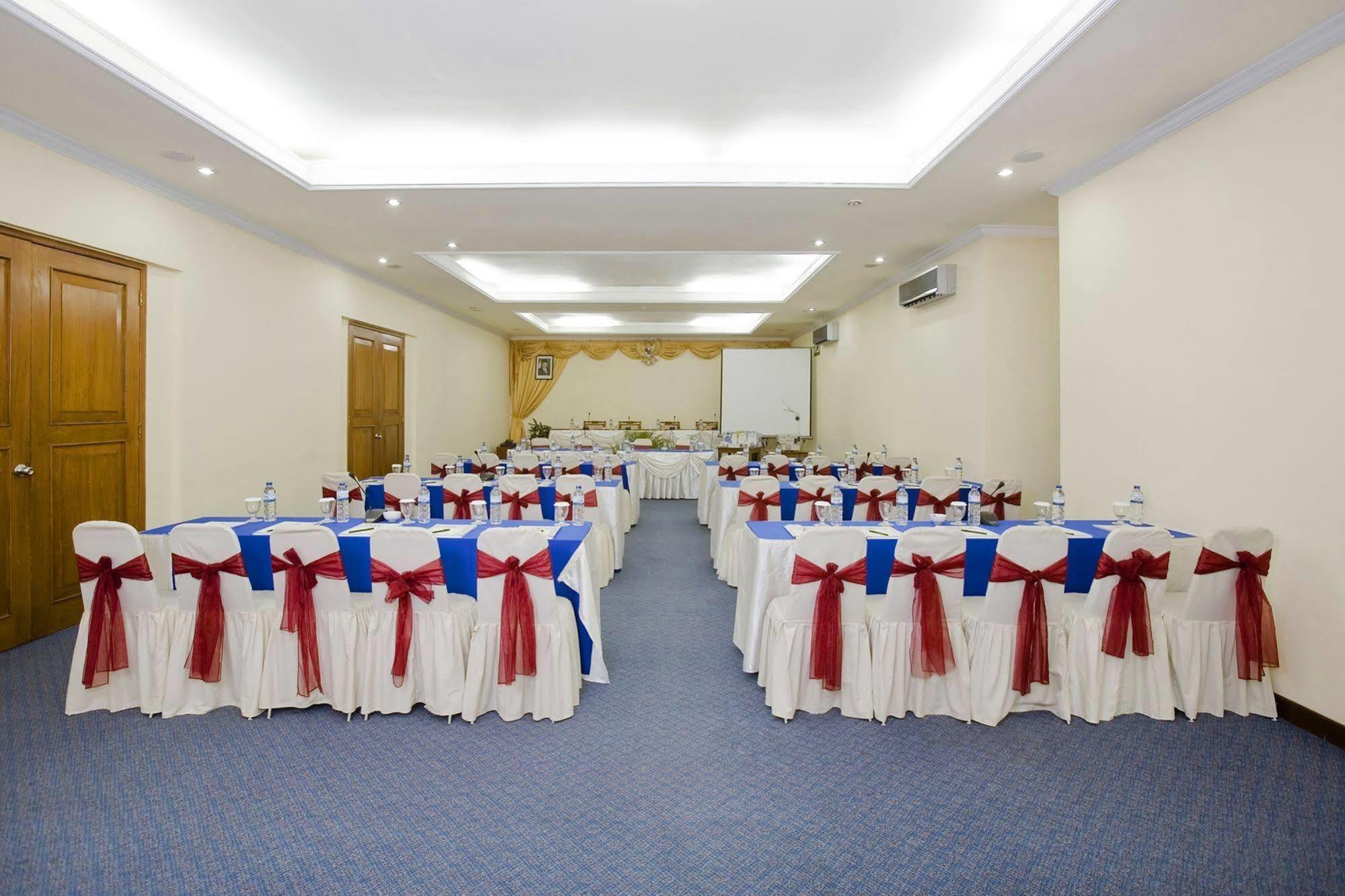 Grand Legi Hotel Mataram Kültér fotó