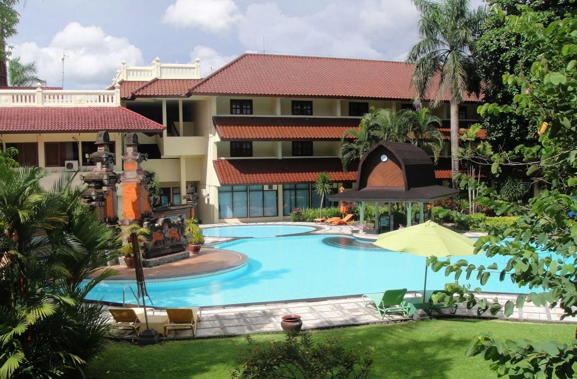 Grand Legi Hotel Mataram Kültér fotó