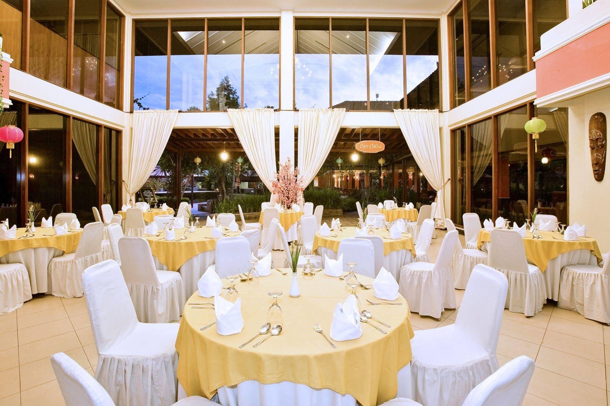 Grand Legi Hotel Mataram Kültér fotó